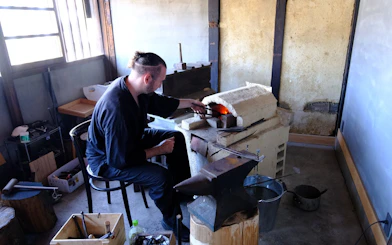 Osaka: Guided Tour of Mochi Tasting, Traditional Knife Maker or Blacksmith