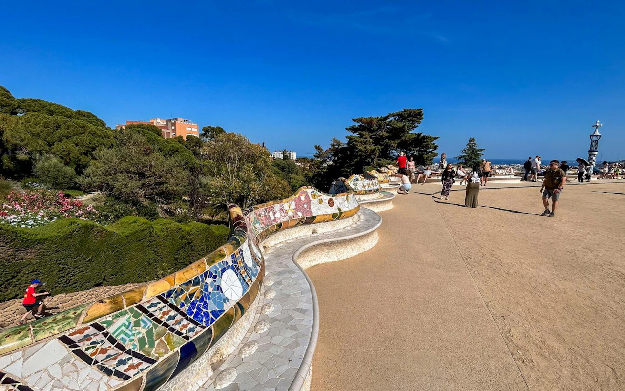 Geführte Kleingruppentour durch den Park Güell — 8