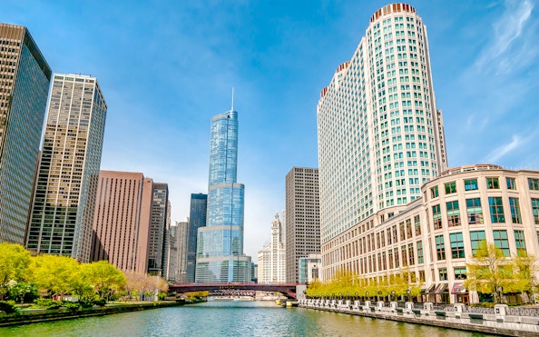 Chicago River with skyline view, featuring modern skyscrapers on a 45min architecture cruise.