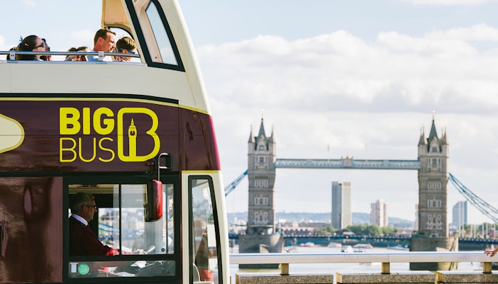 Big Bus près du london bridge