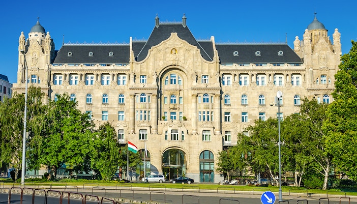 Why choose Budapest hop-on-hop-off tours?