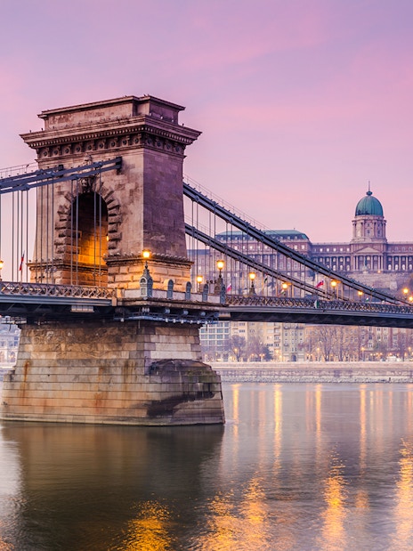 Chain Bridge over Danube River at night, Budapest.