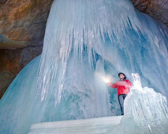 From Salzburg: Private Werfen Ice Caves & Hohenwerfen Castle Tour