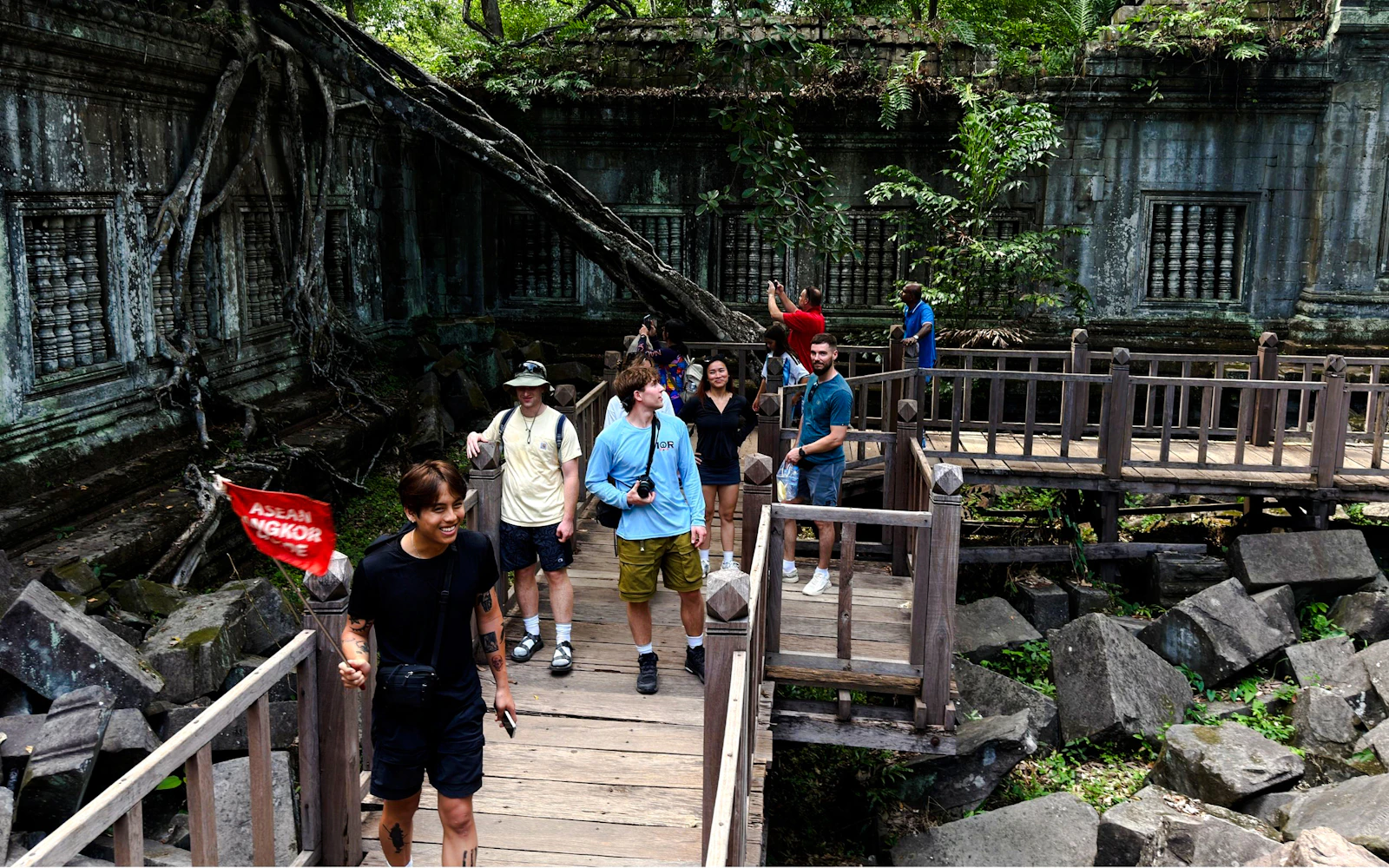 From Siem Reap: Koh Ker, Beng Mealea and Banteay Srei Day Trip with Lunch (Product 54431)