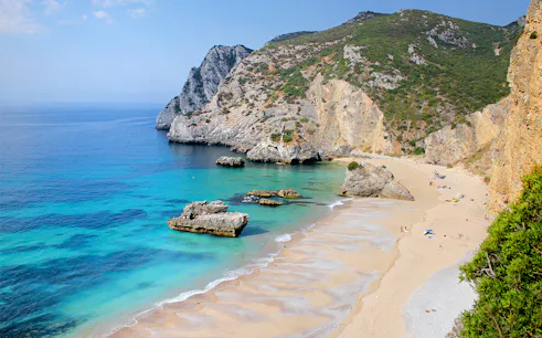 Ribeira do Cavalo Beach with cliffs and clear water, part of a guided snorkeling tour from Lisbon.
