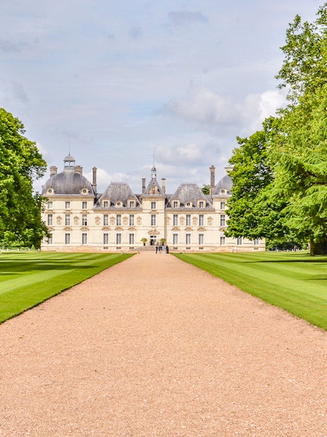 Chavenry Castle with tree-lined path and manicured lawns.