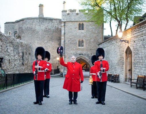 tower of london guided tour