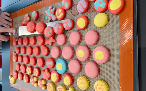 paris macaron-making cooking class in montmartre-1