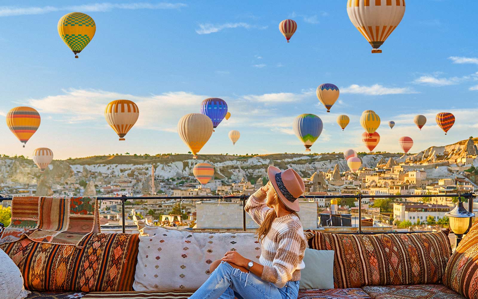 Hot air balloon watching tour