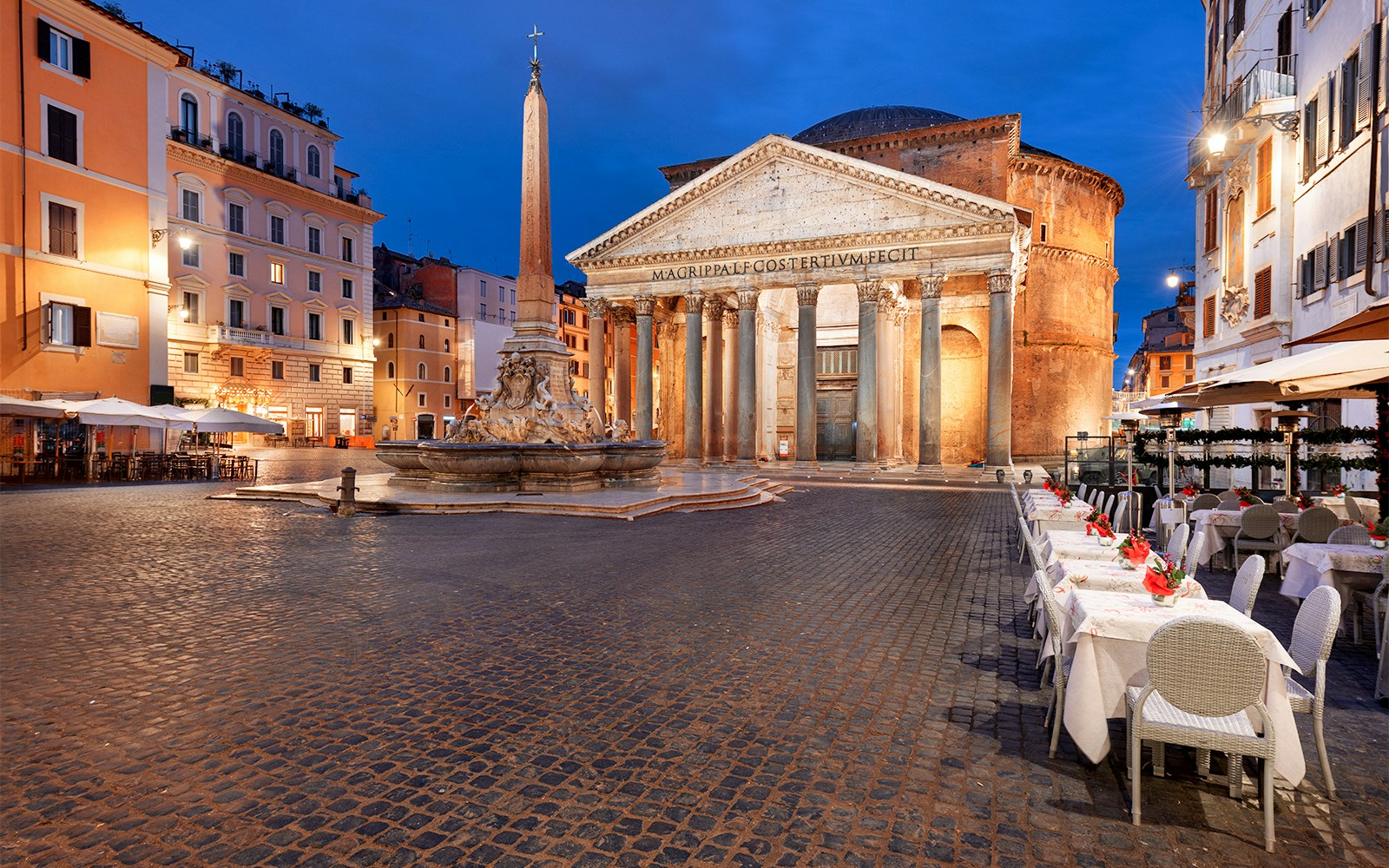 Glimpse Inside Rome Pantheon