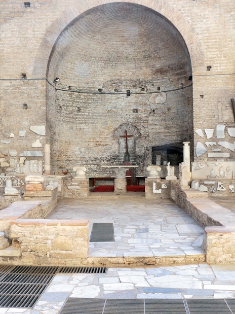 Catacombs of Domitilla interior with ancient columns and altar, Rome guided tour.