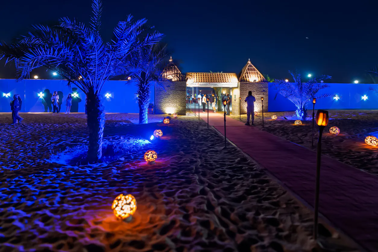 safari în deșertul dubai evening dunele roșii, cu quad, tur auto prin deșert, călărie pe cămilă, cină la grătar și spectacole live-7