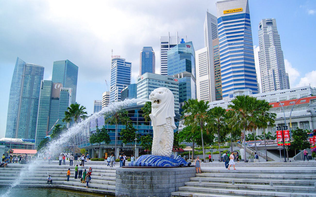 Merlion statue with Singapore skyline in the background at Marina Bay.