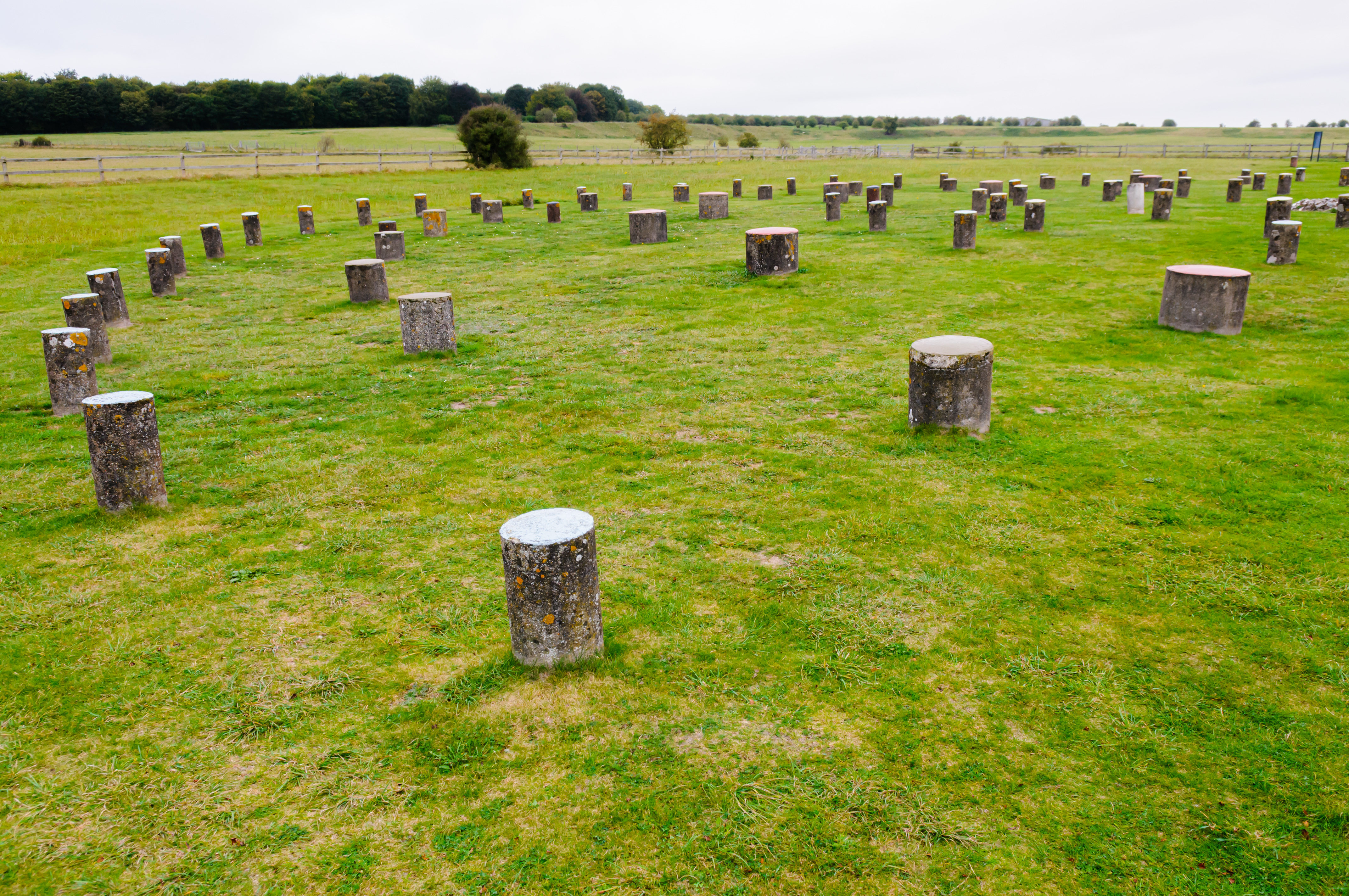Stone circle at Woodhenge, Wiltshire, surrounded by green fields.
