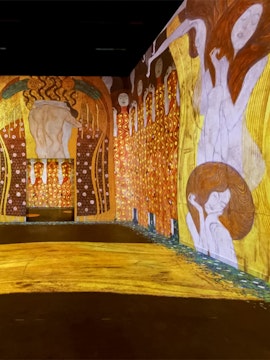 Immersive art installation featuring Gustav Klimt's works in a digital exhibition.
