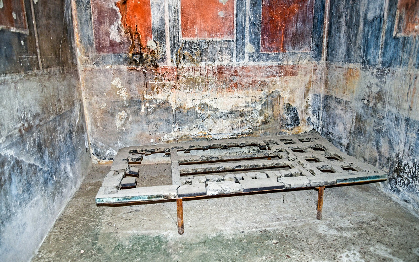 Herculaneum House of Neptune - The niches