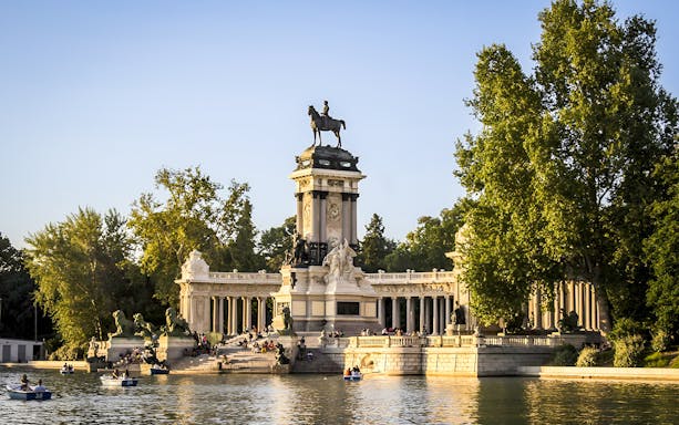 Retiro Park monument and lake in Madrid during a guided tour.