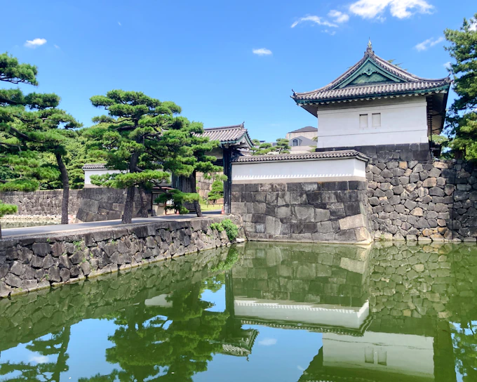 Tokyo Small-Group Walking Tour of Imperial Palace East Gardens