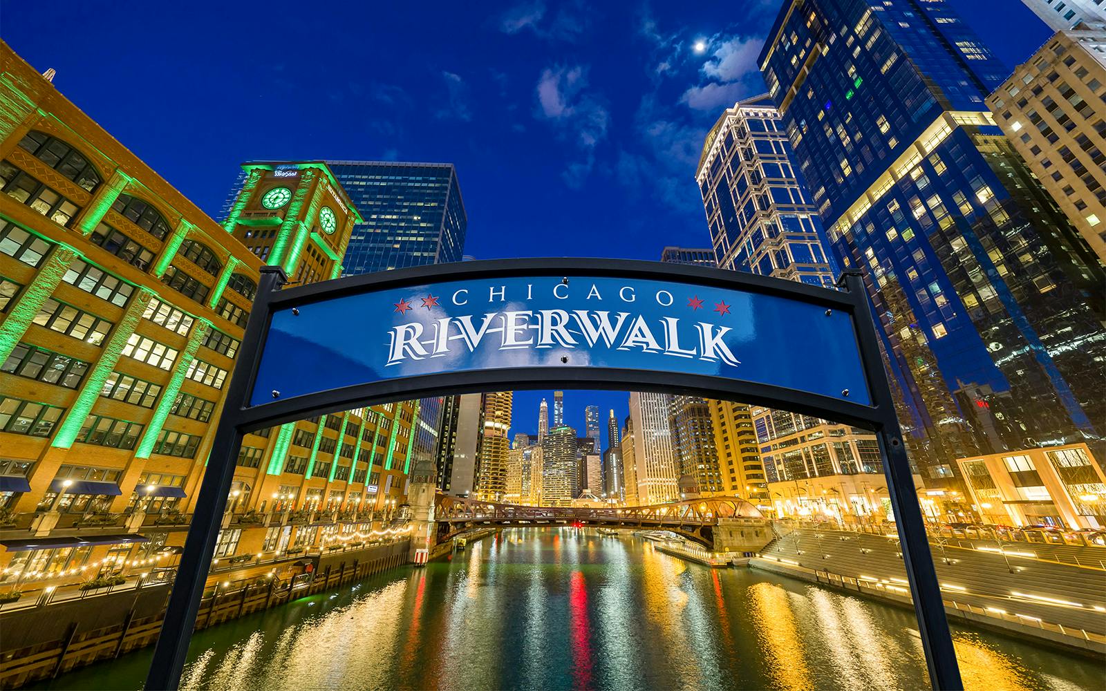 Promenade sur les rives de la rivière Chicago