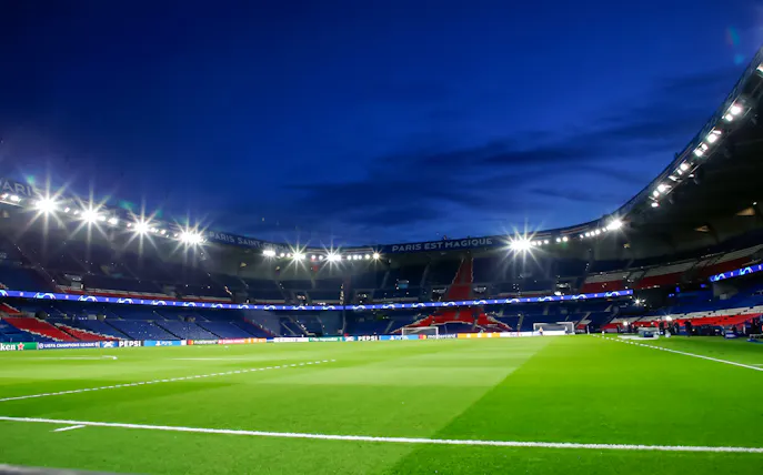 sesión nocturna en el parc des princes con la experiencia «pitchside»-1