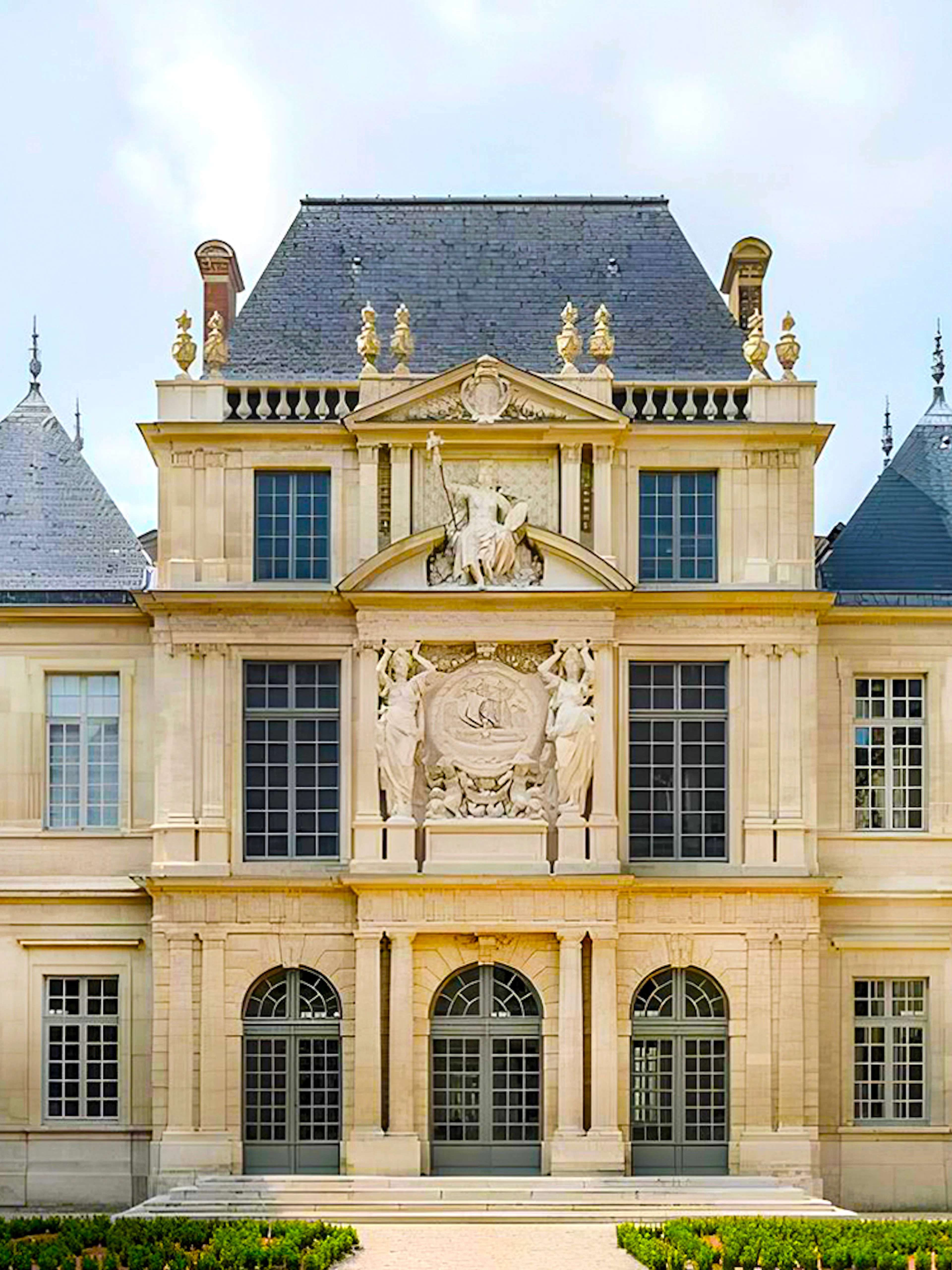 Carnavalet Museum courtyard with historic architecture in Paris.