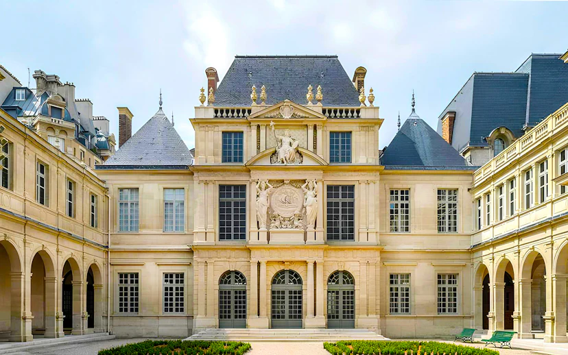 Carnavalet Museum courtyard with historic architecture in Paris.