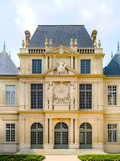 Carnavalet Museum courtyard with historic architecture in Paris.