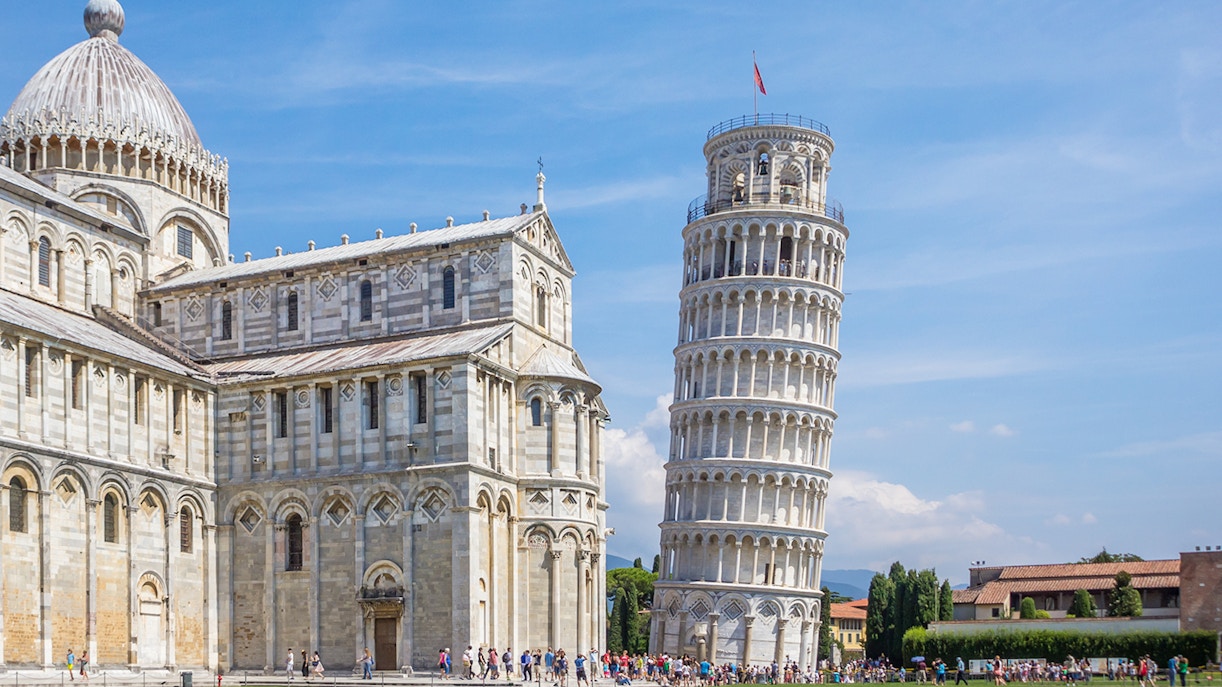 https://cdn-imgix.headout.com/media/images/c85dbc3eacc05a37f10fa90addba08d0-22064-PisaSmall-GroupWalkingTourwithLeaningTowerTickets--077.jpg?auto=format&w=510.8727272727273&h=401.4&q=90&fit=crop&ar=14%3A11&crop=faces