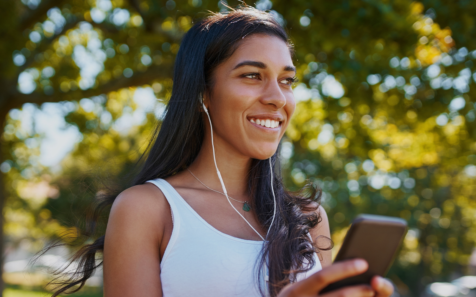 women listening to Gardaland Magic Halloween album