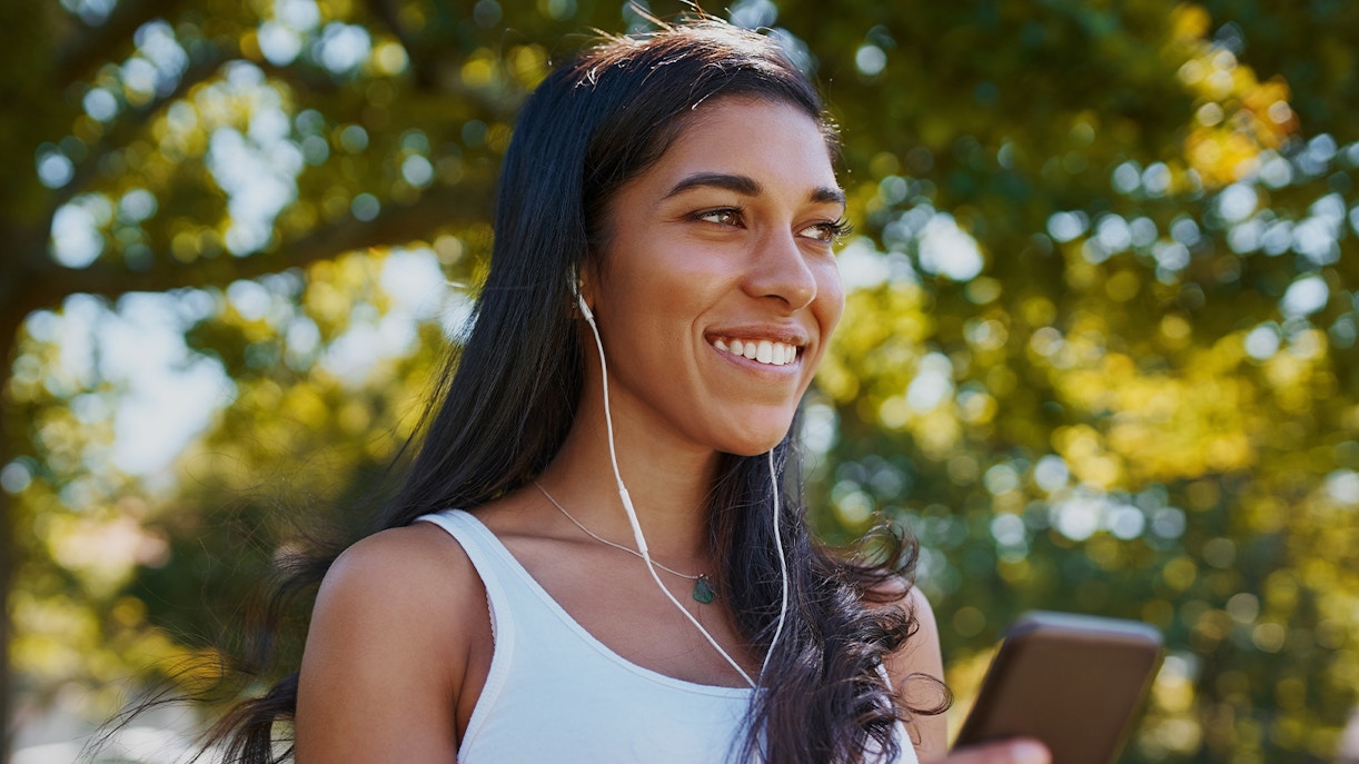women listening to Gardaland Magic Halloween album