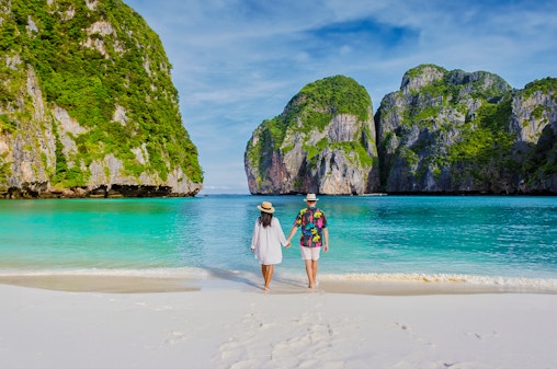 From Phuket: Phi Phi Island & Maya Bay Tour by Speedboat with Lunch & Hotel Transfers