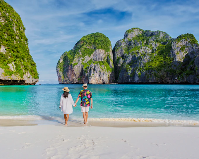 From Phuket: Phi Phi Island & Maya Bay Tour by Speedboat with Lunch & Hotel Transfers