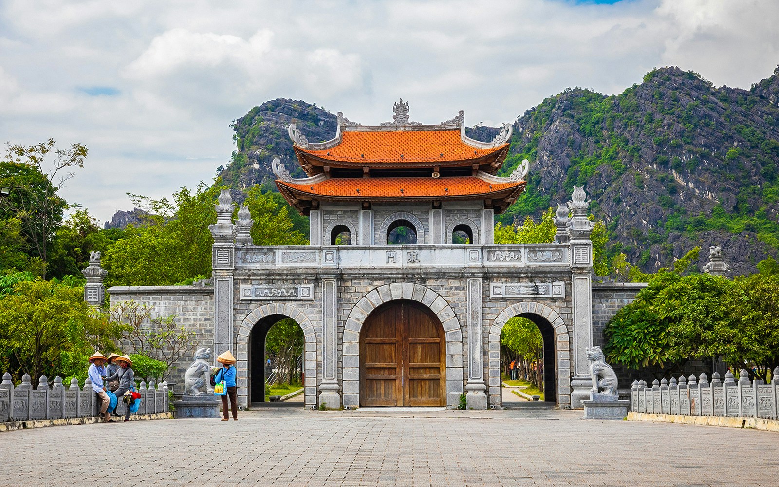 Hoa Lu ancient gate with mountains in the background, part of the Tam Coc, Hoa Lu & Mua Caves tour from Hanoi.