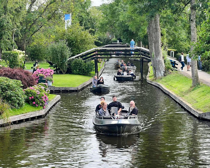 From Amsterdam: Zaanse Schans, Volendam & Giethoorn Full-Day Tour