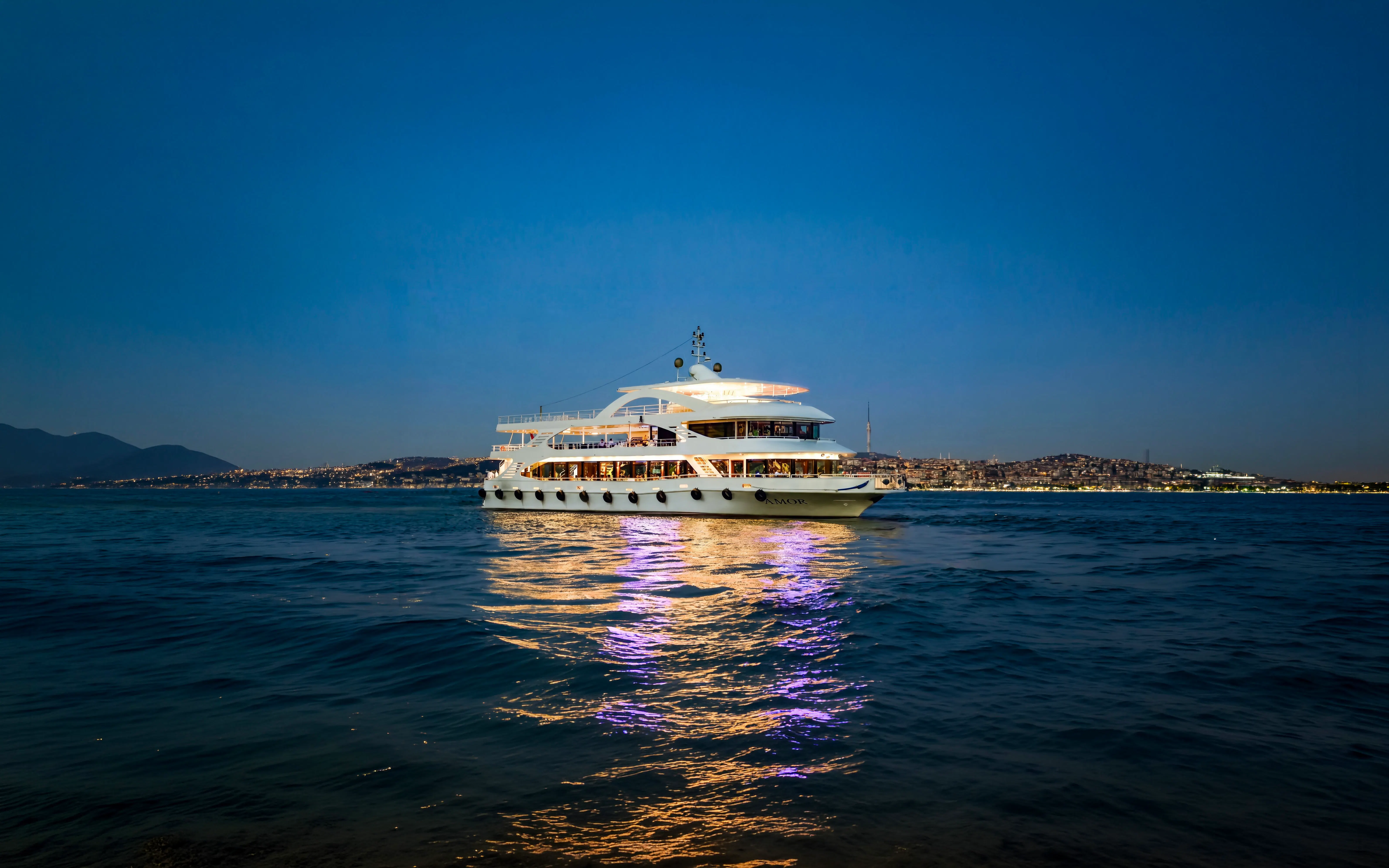 Istanbul Bosphorus Dinner Cruise with Turkish Night Show and Unlimited Soft Drinks