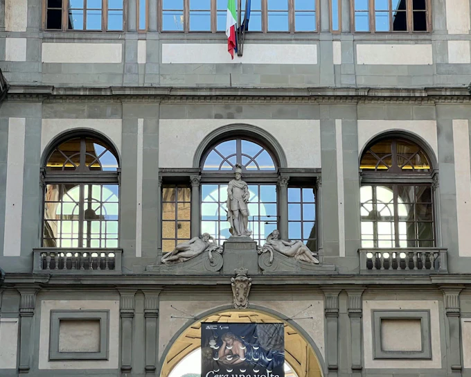 Florence Wonders Walking Tour with Accademia Gallery & Uffizi Gallery Guided Visits