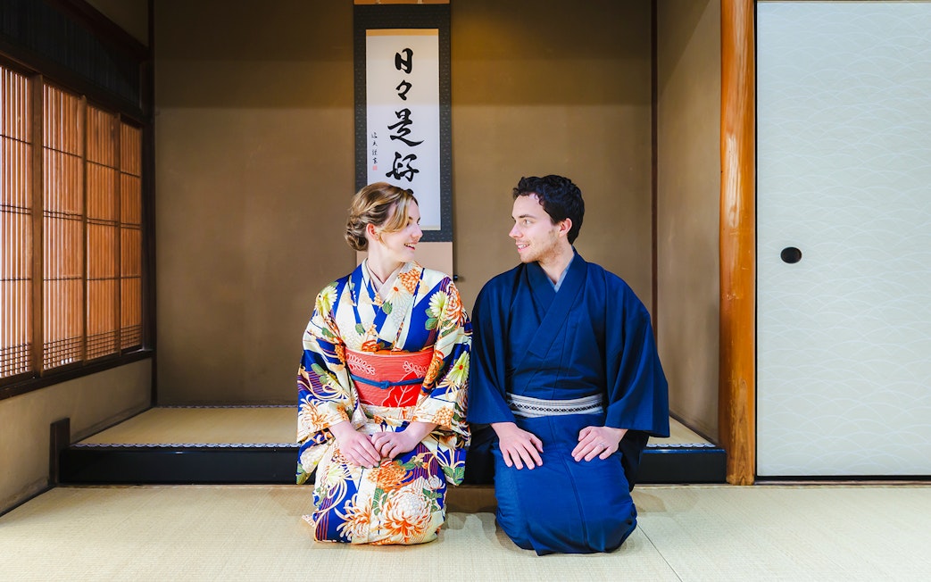 Couple in traditional kimonos at Kyoto Kimono Rental Yumeyakata.