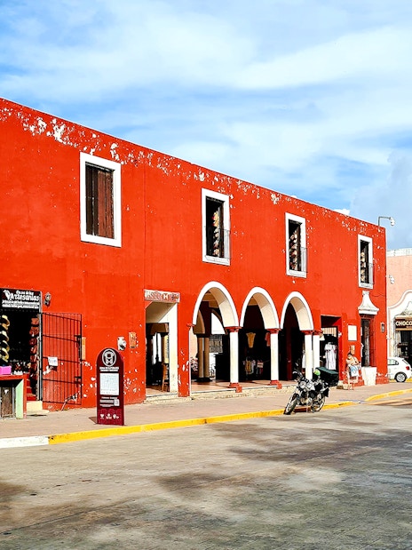 Vibrant street scene with colorful colonial buildings in Valladolid, Yucatán, Mexico.