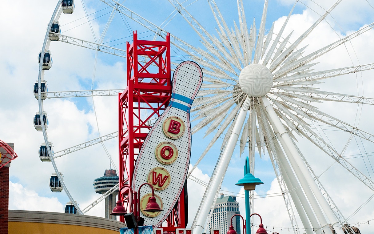 Niagara SkyWheel and bowling pin sign at Clifton Hill, Niagara Falls.
