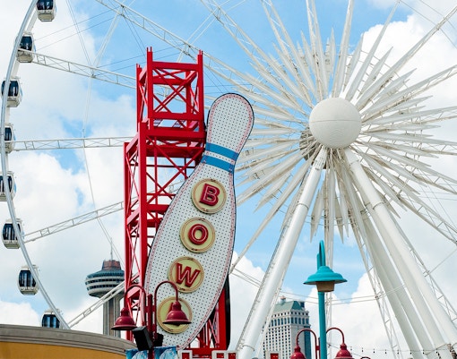 Niagara SkyWheel overlooking Niagara Falls with cityscape in the background.