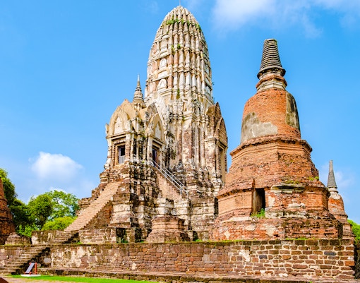 Wat Ratchaburana temple ruins in Ayutthaya, featuring ancient brick stupas and central prang.