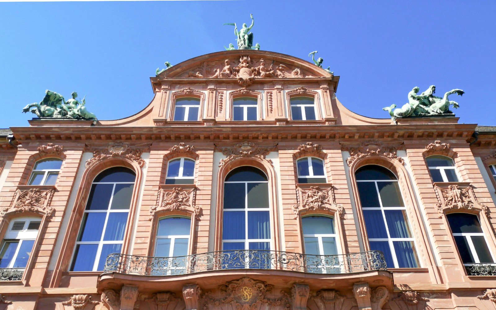 The Naturmuseum Senckenberg, that is a museum of natural history, located in Frankfurt am Main.