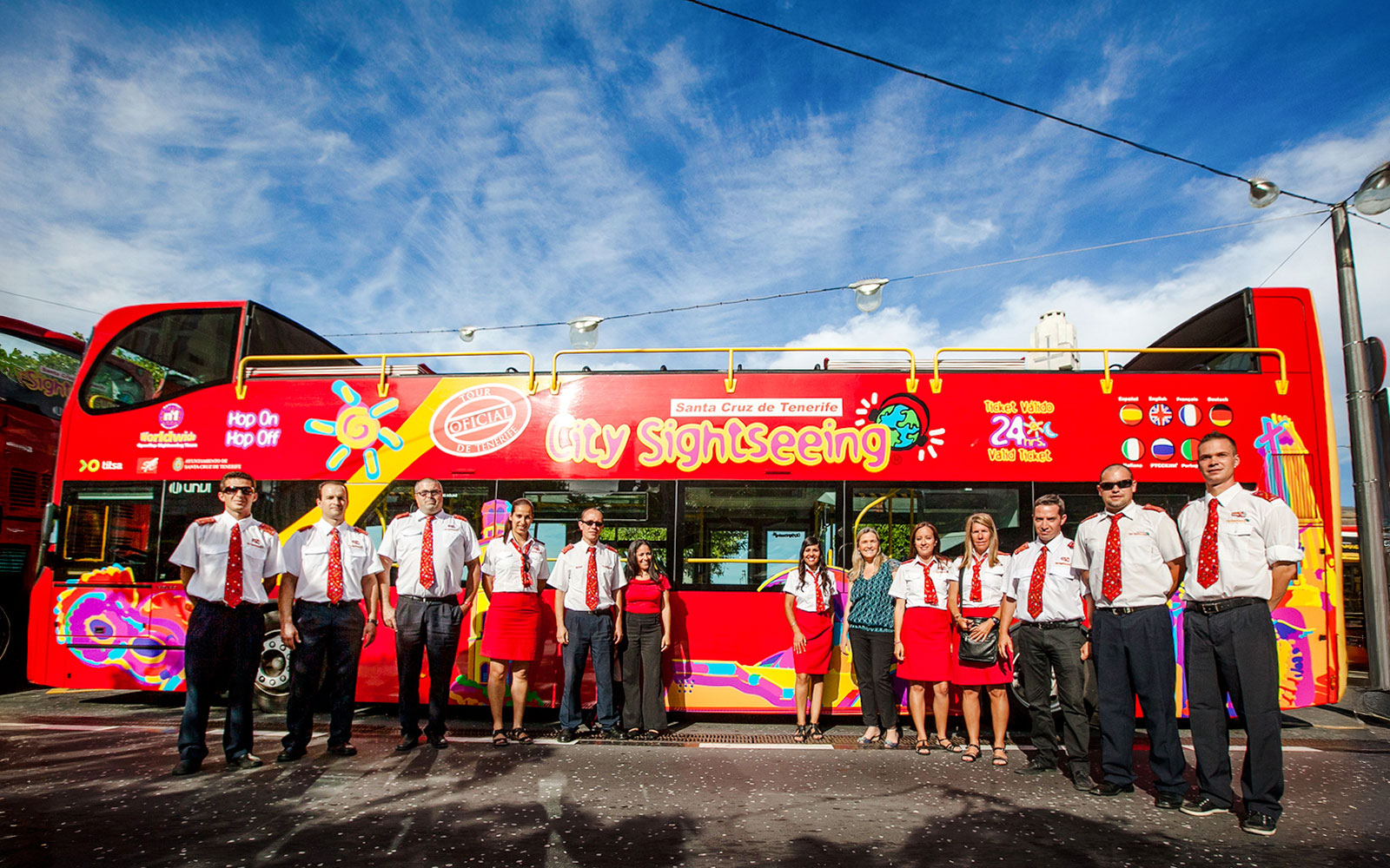 Guides and operators in front of Santa Cruz City Sightseeing bus.