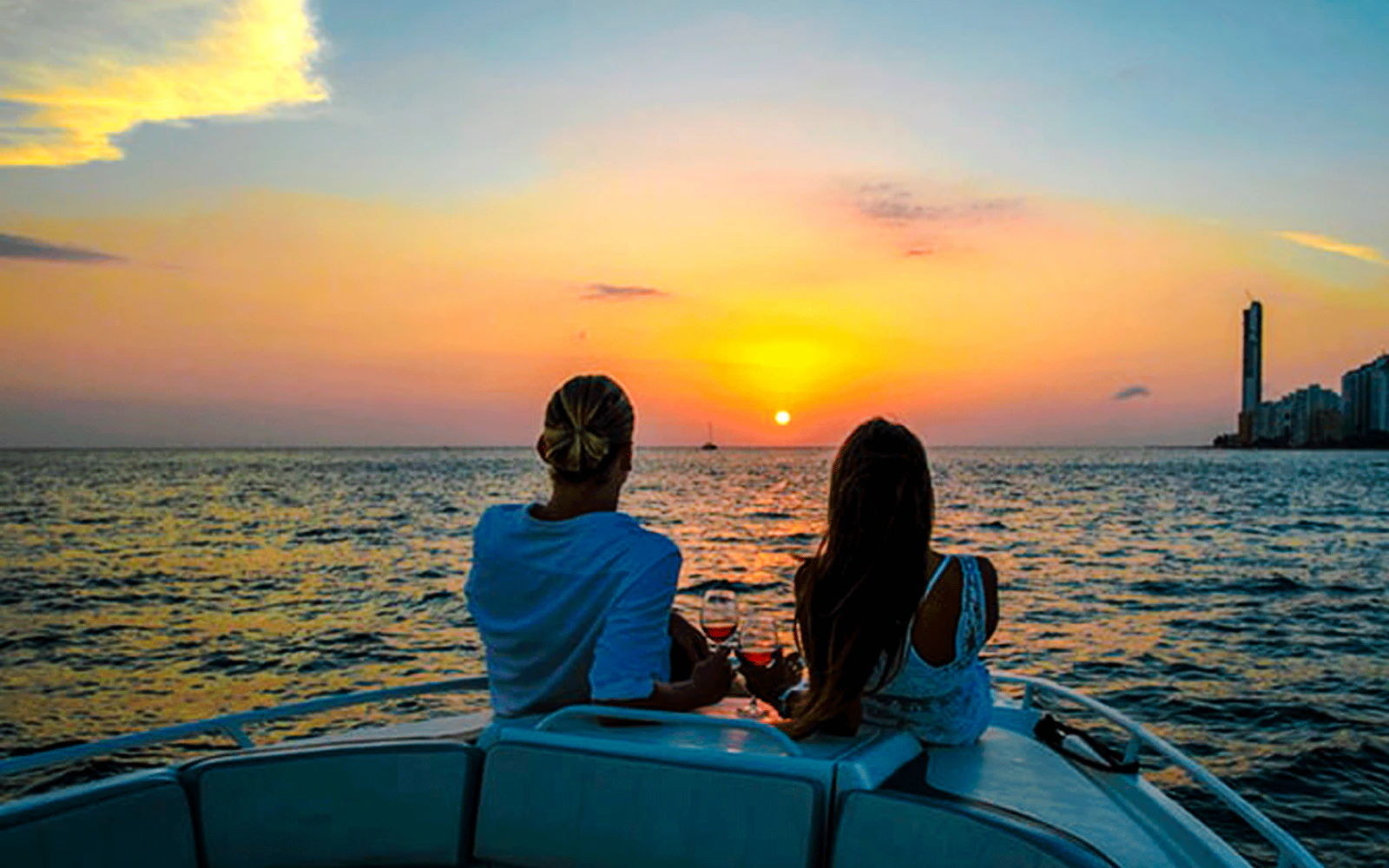 Cartagena Bay Sunset and Night Party Boat Cruise (Product 56318)