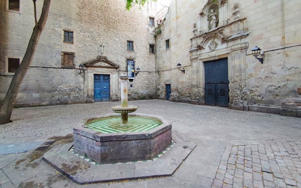 Fountain in a courtyard of Barcelona's Gothic Quarter during a guided tour.