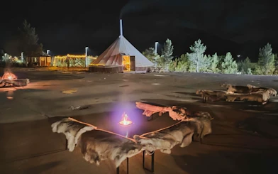 Tromsø: Reindeer Farm Visit and Northern Lights Basecamp Visit