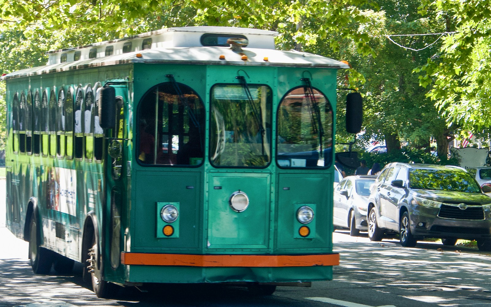 Niagara Scenic Trolley on a tree-lined street.