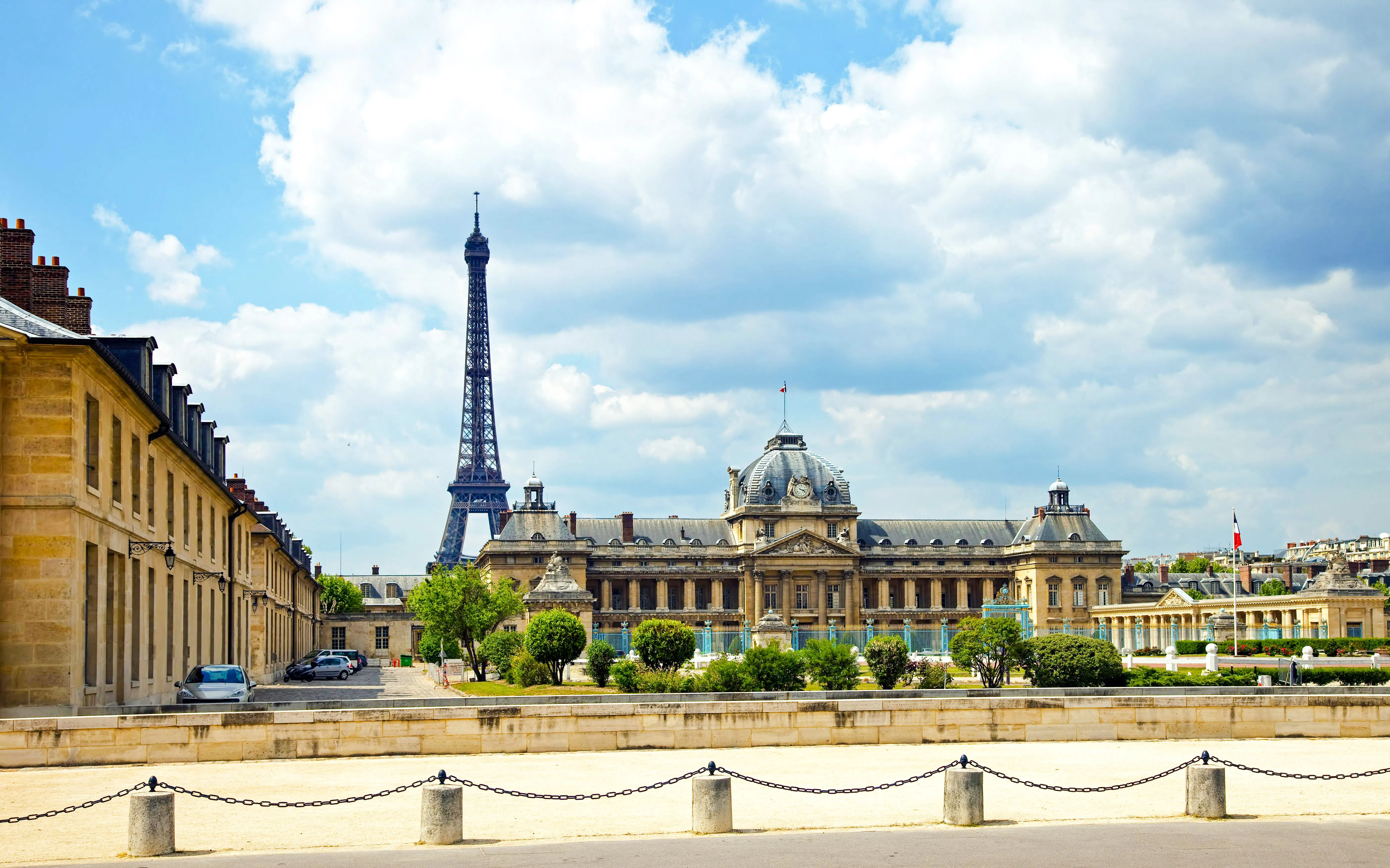 École Militaire in Paris with Eiffel Tower in the background.