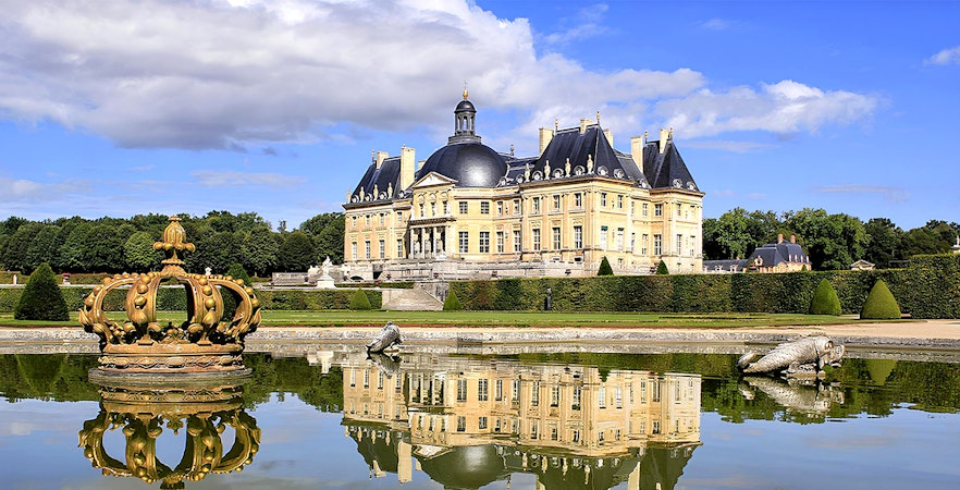 Château de Vaux-le-Vicomte in Paris with manicured gardens and historic architecture.