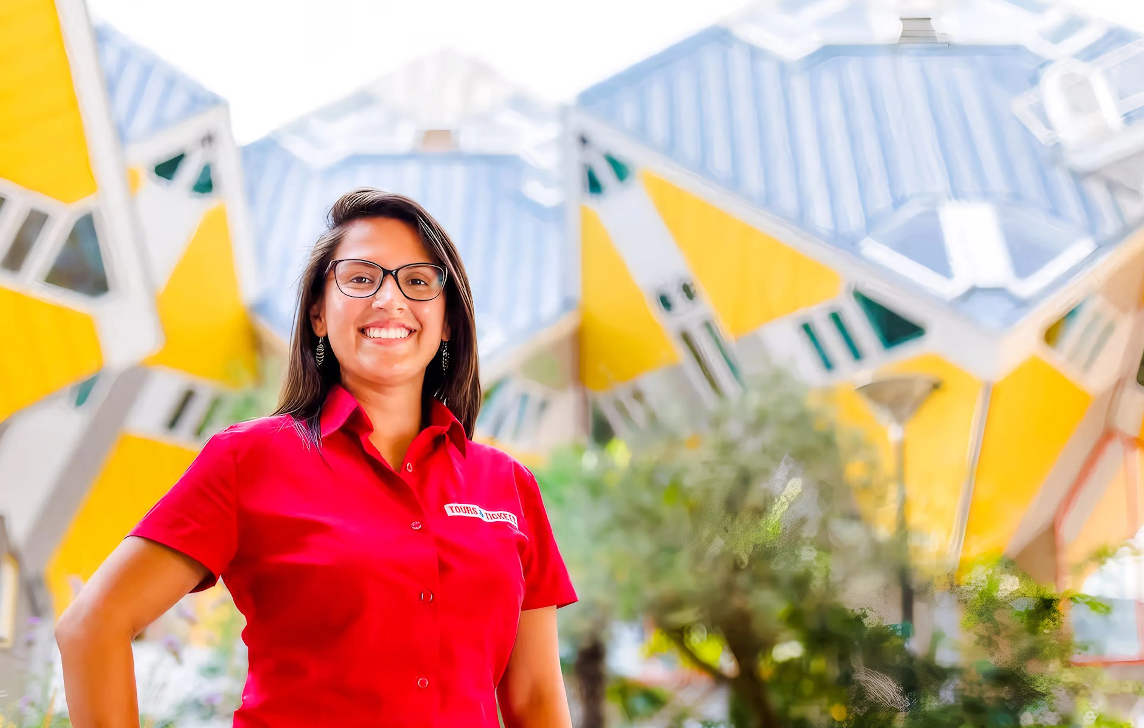 Tour guide in front of Rotterdam's iconic Cube Houses during the Rotterdam, Delft & The Hague tour.